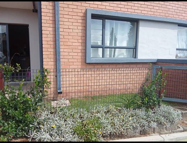 2 BEDROOM TOWNHOUSE FOR SALE IN VORNA VALLEY